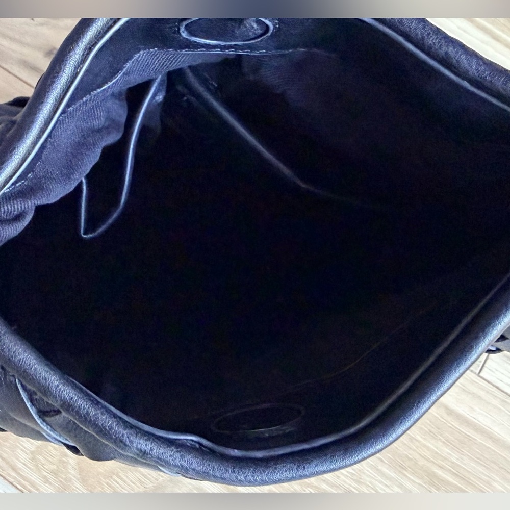 Walter Baker Black Woven Vegan Leather Shoulder Bag. - Picture 6 of 7